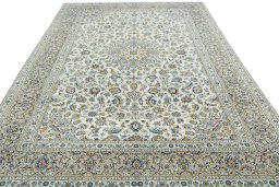 Surface texture of 2000s Kashan rug with natural Wool and intricate pattern