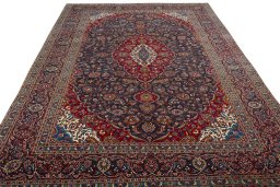 Surface texture of 2000s Kashan rug with natural Wool and intricate pattern