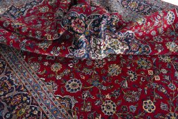 Surface texture of 2000s Kashan rug with natural Wool and intricate pattern