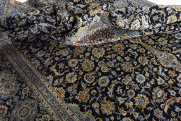 Surface texture of 2000s Kashan rug with natural Wool and intricate pattern