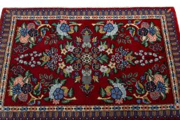 Surface texture of New Kashan rug with natural Wool and intricate pattern