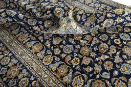 Surface texture of 2000s Kashan rug with natural Wool and intricate pattern