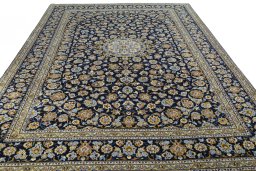 Surface texture of 2000s Kashan rug with natural Wool and intricate pattern