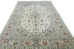 Surface texture of 2000s Kashan rug with natural Wool and intricate pattern