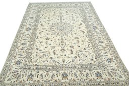 Surface texture of 2000s Kashan rug with natural Wool and intricate pattern