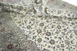 Surface texture of 2000s Kashan rug with natural Wool and intricate pattern
