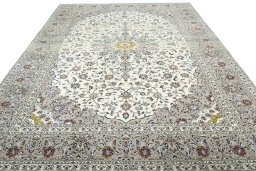 Surface texture of 2000s Kashan rug with natural Wool and intricate pattern