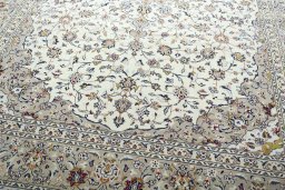 Close-up detail of 2000s Kashan rug from Iran / Persia showing Wool weave