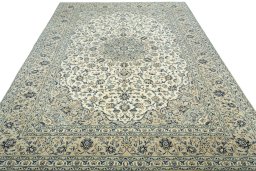 Surface texture of 2000s Kashan rug with natural Wool and intricate pattern