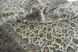 Surface texture of 2000s Kashan rug with natural Wool and intricate pattern