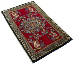 Corner detail of New Kashan rug showing border pattern and Wool pile