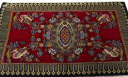 Surface texture of New Kashan rug with natural Wool and intricate pattern