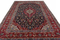 Surface texture of 2000s Kashan rug with natural Wool and intricate pattern