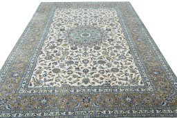 Surface texture of 2000s Kashan rug with natural Wool and intricate pattern