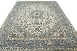 Surface texture of 2000s Kashan rug with natural Wool and intricate pattern