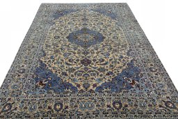 Surface texture of 2000s Kashan rug with natural Wool and intricate pattern