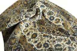 Surface texture of 2000s Kashan rug with natural Wool and intricate pattern