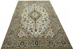 Surface texture of 2000s Kashan rug with natural Wool and intricate pattern