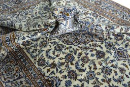 Surface texture of 2000s Kashan rug with natural Wool and intricate pattern