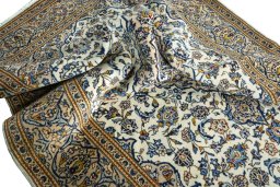 Surface texture of 2000s Kashan rug with natural Wool and intricate pattern