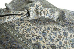 Surface texture of 2000s Kashan rug with natural Wool and intricate pattern
