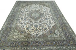 Surface texture of 2000s Kashan rug with natural Wool and intricate pattern