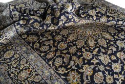 Surface texture of 2000s Kashan rug with natural Wool and intricate pattern