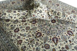 Surface texture of 2000s Kashan rug with natural Wool and intricate pattern