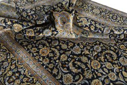 Surface texture of 2000s Kashan rug with natural Wool and intricate pattern