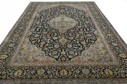 Surface texture of 2000s Kashan rug with natural Wool and intricate pattern