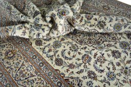 Surface texture of 2000s Kashan rug with natural Wool and intricate pattern