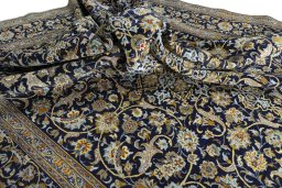 Surface texture of 2000s Kashan rug with natural Wool and intricate pattern