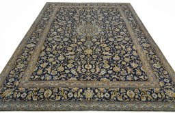Surface texture of 2000s Kashan rug with natural Wool and intricate pattern