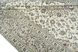 Close-up detail of 2000s Kashan rug from Iran / Persia showing Cork weave