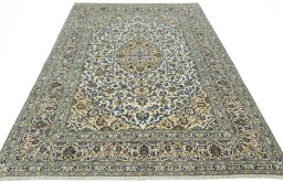 Surface texture of 2000s Kashan rug with natural Wool and intricate pattern