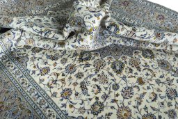 Surface texture of 2000s Kashan rug with natural Wool and intricate pattern