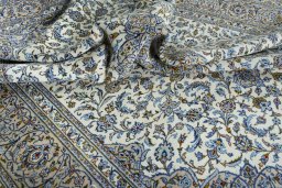 Surface texture of 2000s Kashan rug with natural Wool and intricate pattern