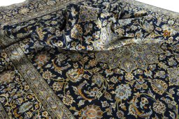 Surface texture of 2000s Kashan rug with natural Wool and intricate pattern