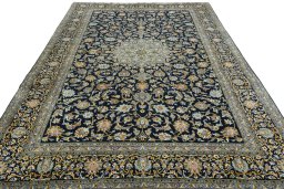 Surface texture of 2000s Kashan rug with natural Wool and intricate pattern