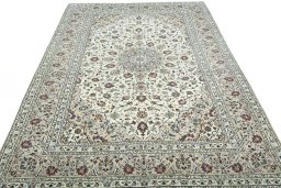 Surface texture of 2000s Kashan rug with natural Wool and intricate pattern