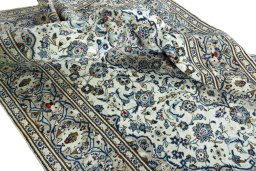 Surface texture of 2000s Kashan rug with natural Wool and intricate pattern