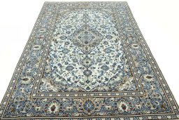 Surface texture of 2000s Kashan rug with natural Wool and intricate pattern