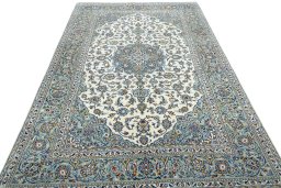 Surface texture of 2000s Kashan rug with natural Wool and intricate pattern