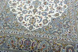 Close-up detail of 2000s Kashan rug from Iran / Persia showing Wool weave
