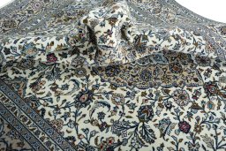 Surface texture of 2000s Kashan rug with natural Wool and intricate pattern