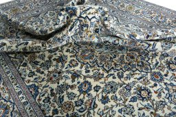 Surface texture of 2000s Kashan rug with natural Wool and intricate pattern