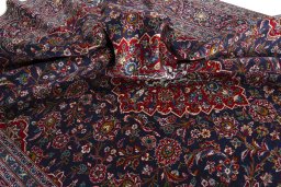 Surface texture of 2000s Kashan rug with natural Wool and intricate pattern