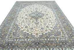 Surface texture of 2000s Kashan rug with natural Wool and intricate pattern