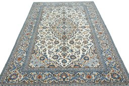 Surface texture of 2000s Kashan rug with natural Wool and intricate pattern