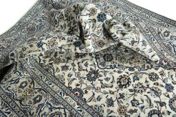 Surface texture of 2000s Kashan rug with natural Wool and intricate pattern